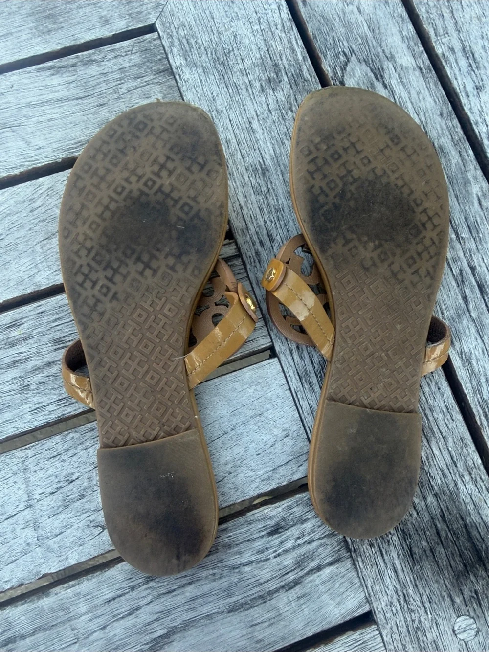 Tory Burch Tan Patent Leather Logo Thong Sandals womens